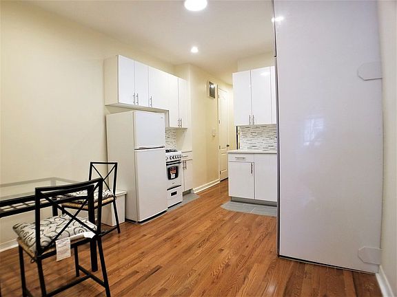 2nd image of 837 Bedford Ave #3R