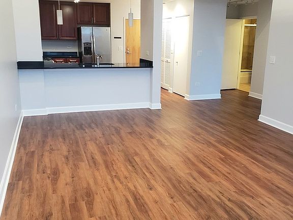 2nd image of 845 N Kingsbury St Unit 713