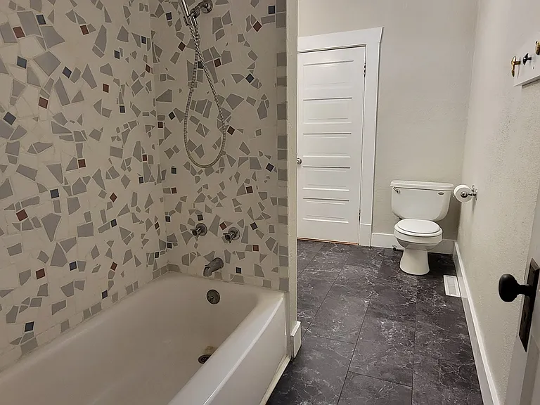 2421 W Madison Ave — Photo 5