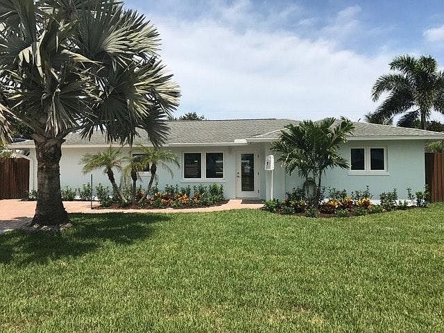 Newly renovated 3/3,plank tile floors,granite kitchen & bath