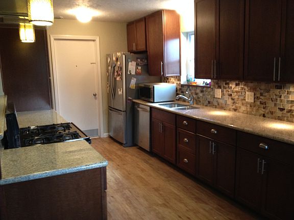 remodeled kitchen w/granite