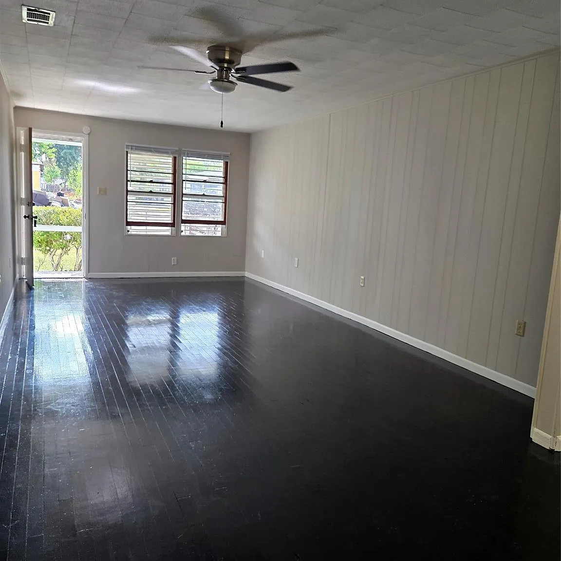 3 bed, 1.5 bath, 1128 sqft, $1,325 — Photo 2