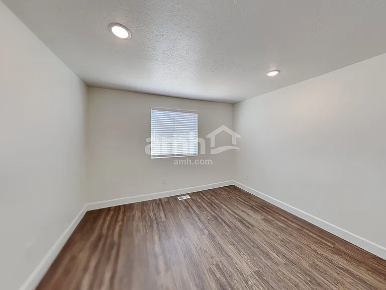 2184 E Silverado Ln — Photo 22