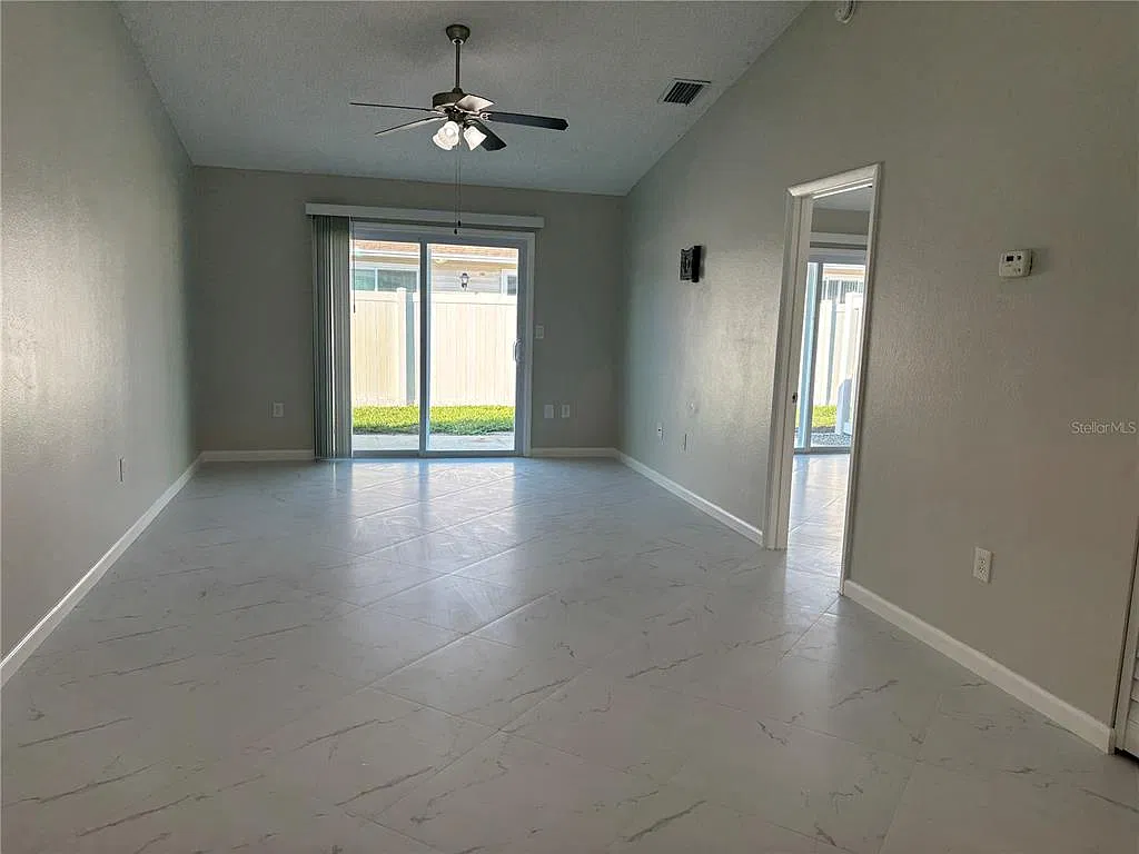 2 bed, 2.0 bath, 1000 sqft, $1,900 — Photo 3
