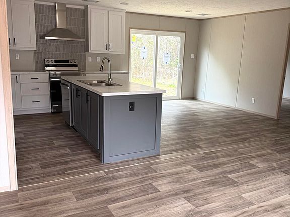 2nd image of 267 Pooshee Plantation Way