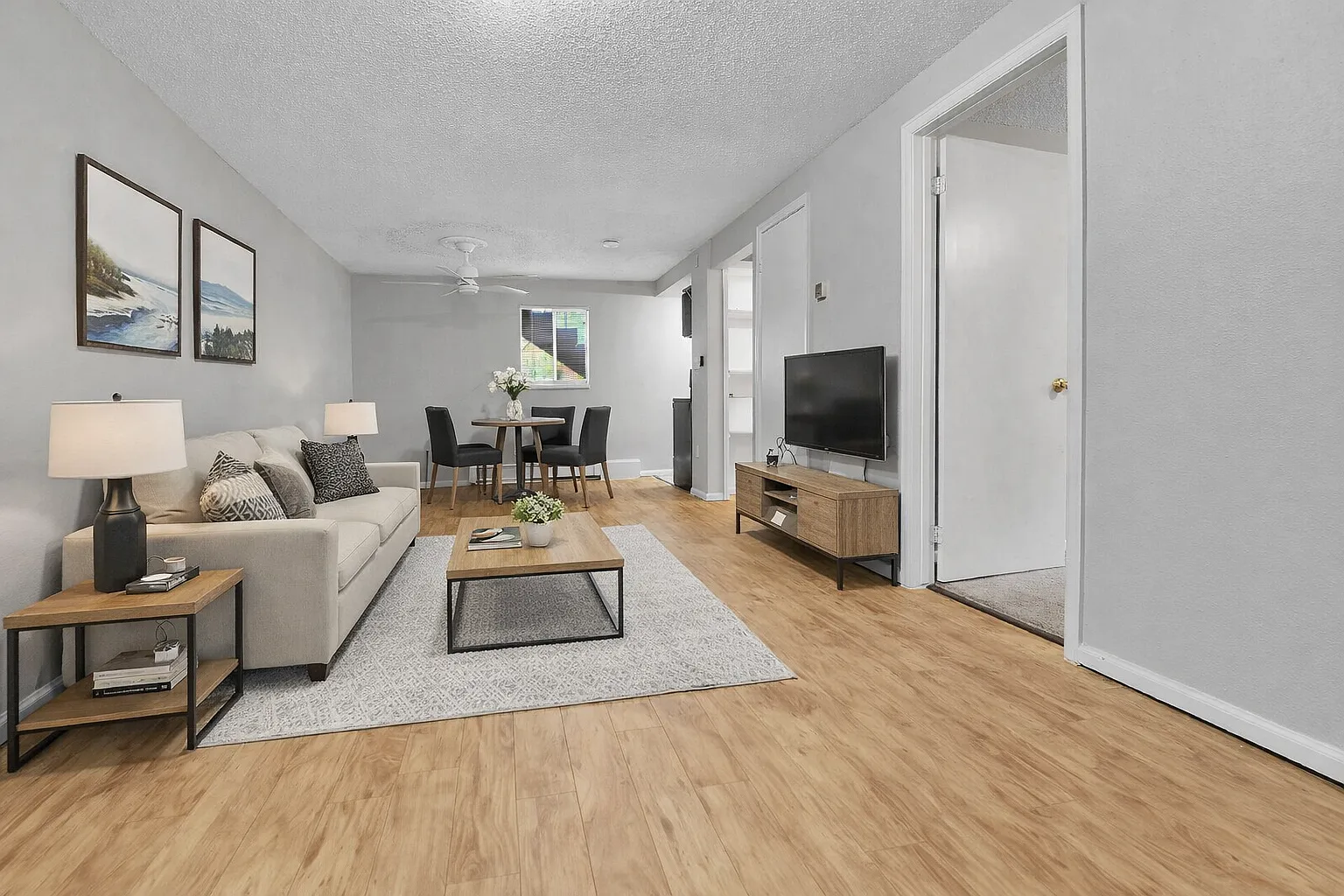 1 bed, 1.0 bath, 553 sqft, $1,041 — Photo 2