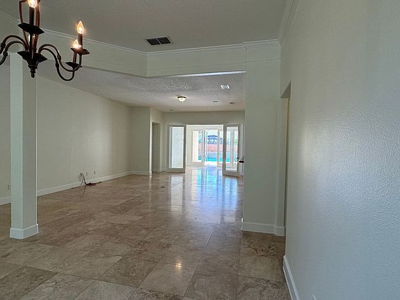 4th image of 1351 Glenwick Dr