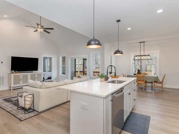 103 Crazy Horse Dr, Louisburg, NC 27549