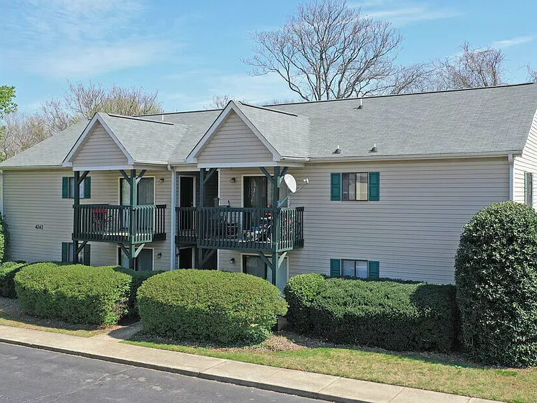 Nottingham Apartments — Photo 1