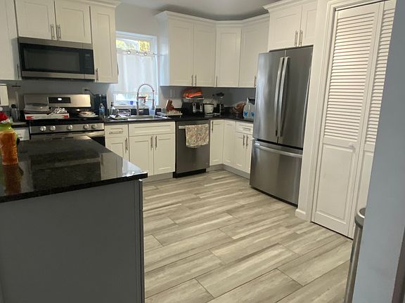 3rd image of 180 Lincoln Ave Floor 1
