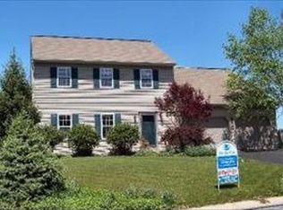 17 E Brookfield Dr, Lebanon, PA 17046