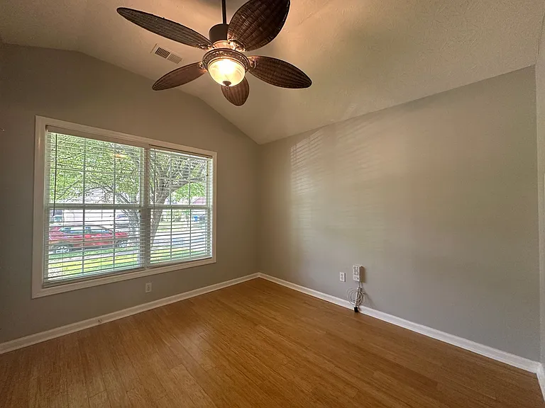516 Millpond Rd — Photo 12