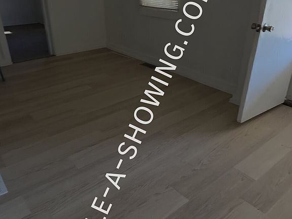4th image of 1641 E Melrose St