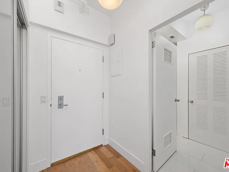 7250 Franklin Ave #511 — Photo 3
