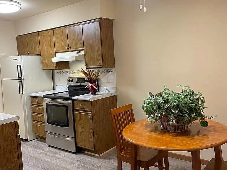 225 E Market St — Photo 9