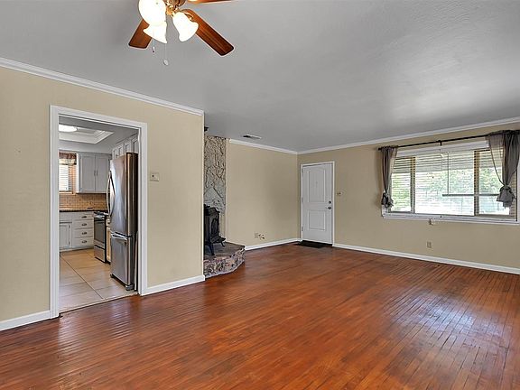 4th image of 1631 Edwards St