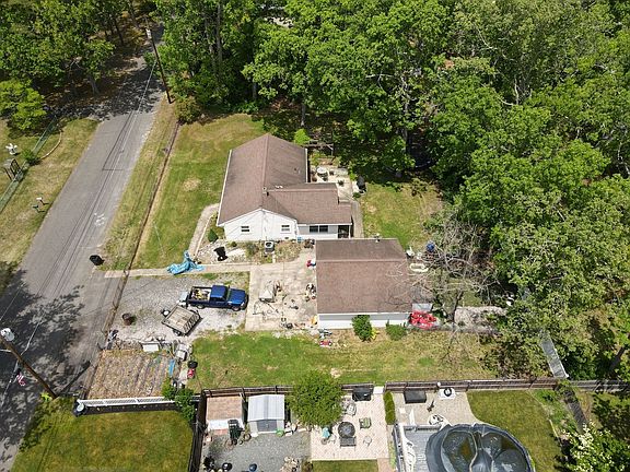 4th image of 8 Oak Ave