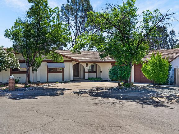 2nd image of 861 Dawson Ct
