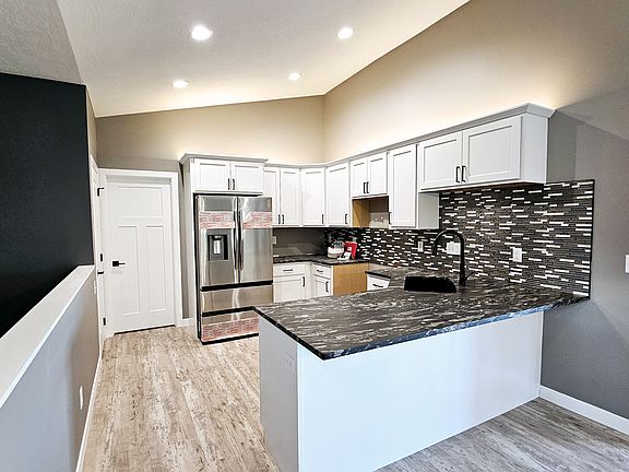3rd image of 5100 Overlook Ln
