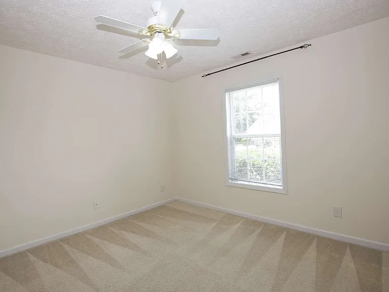 106 Harvest Ln — Photo 35