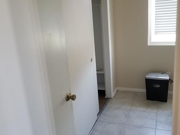 5th image of 2244 Finch Ln