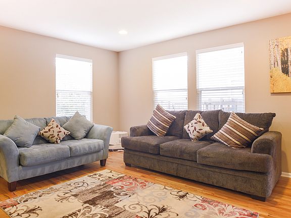 4th image of 2202 N Willow Ct