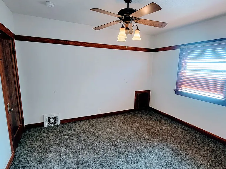 184 W Center St #A — Photo 17