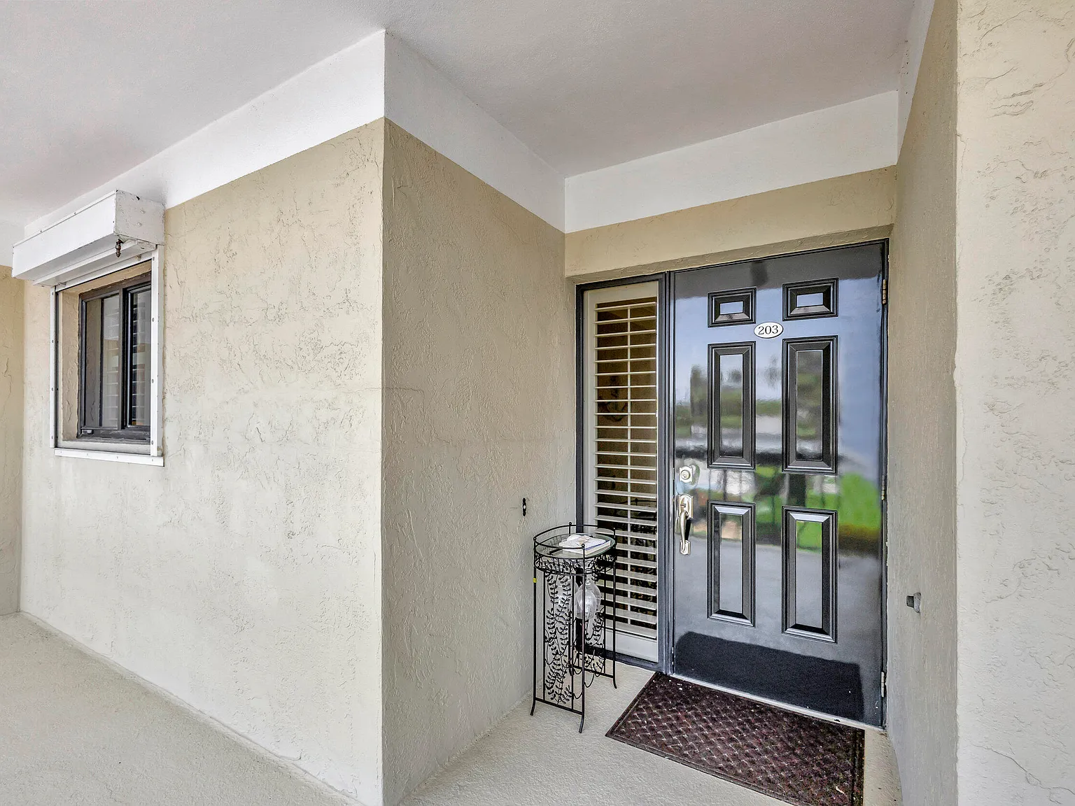 3 bed, 3.0 bath, 1996 sqft, $8,000 — Photo 3