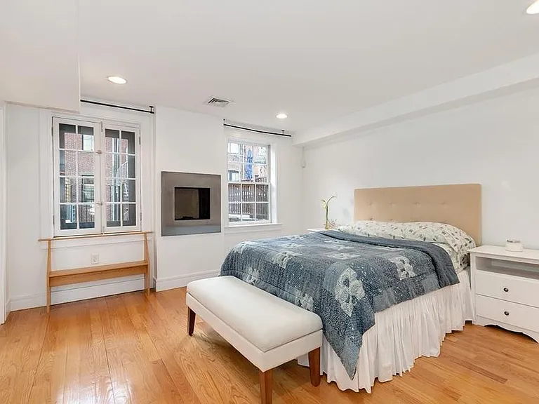 125 Charles St #R2 — Photo 13
