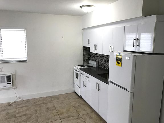 2nd image of 2305 Monroe St APT 6