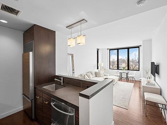 5th image of 101 W 24th St APT 25C