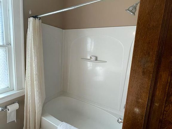 5th image of 2031 Lewis Dr