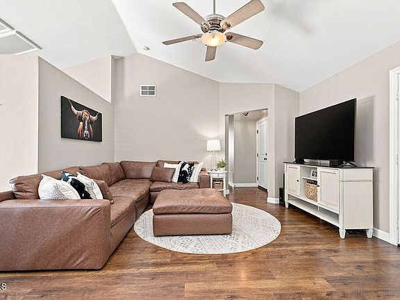 5th image of 274 Cinnamon Oak Ave