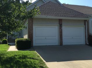 8546 Caenen Lake Ct, Lenexa, KS 66215