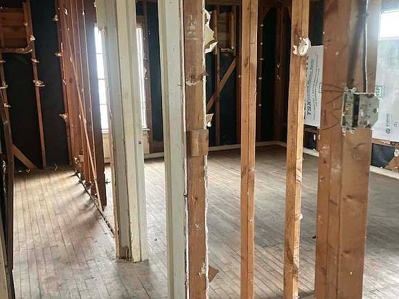 5th image of 1002 Onslow St