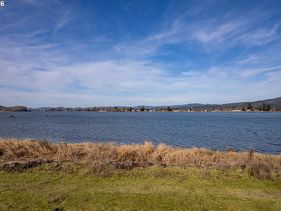 2nd image of 0 Columbia River Rd