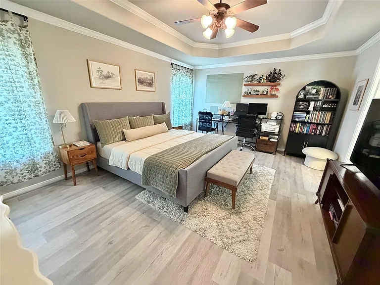 301 Friends Knoll Ln — Photo 8