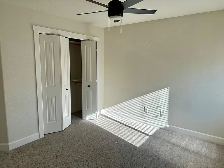 718 W Iowa St — Photo 25