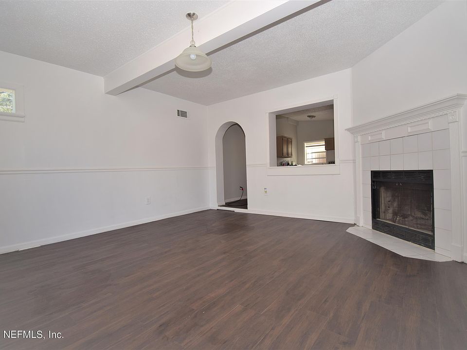 2nd image of 3911 Ruby Dr W