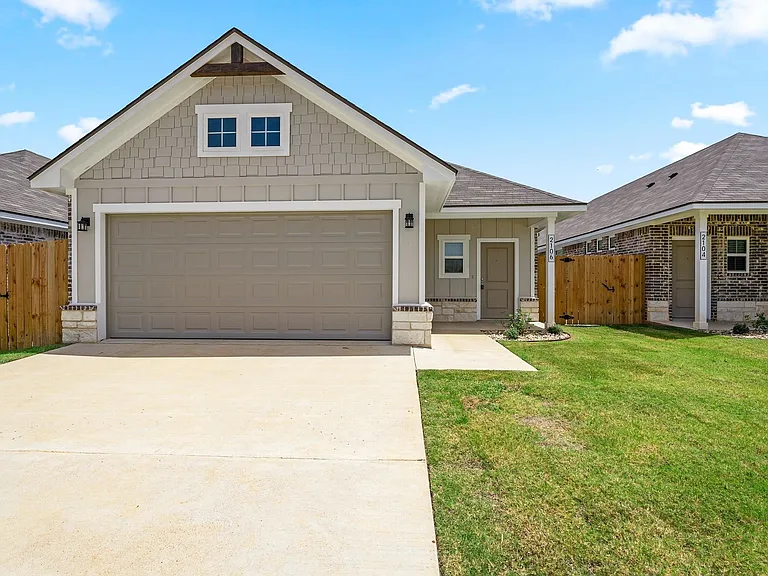 309 Maplewood Cir — Photo 1