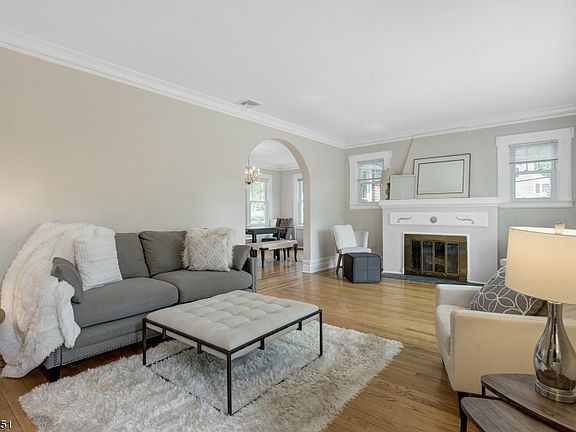 3rd image of 22 Glenwood Dr