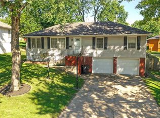 4022 Surrey Ln, Independence, MO 64055
