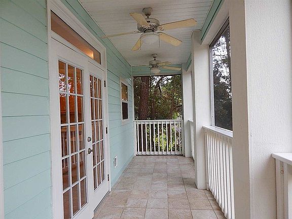 3rd image of 11 Quiet Cove Trl
