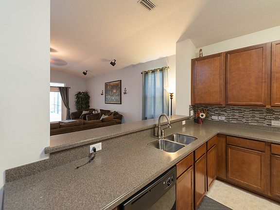 4th image of 925 S Garden Lake Dr