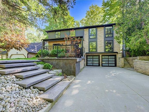 2nd image of 239 Corrie Cres