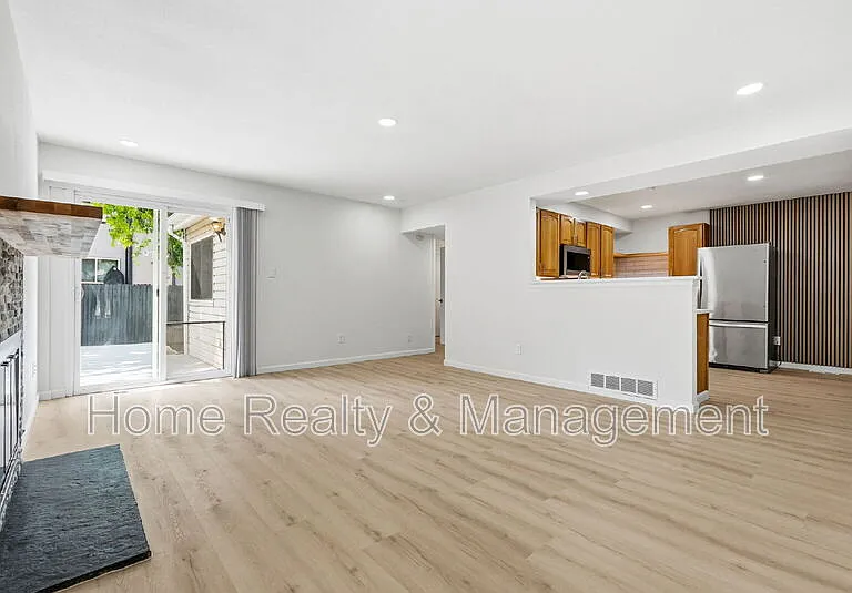 11731 Sherman St — Photo 4