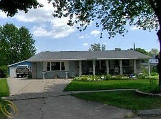 1586 Stratford Ct, Ypsilanti, MI 48198