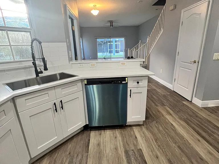6728 Lake Rochester Ln — Photo 3