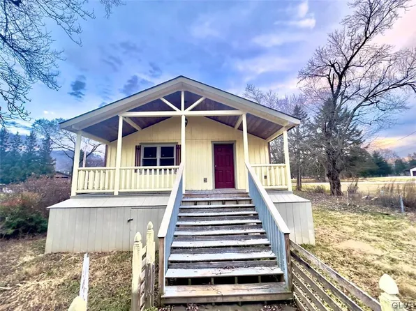 480 Sandy Shore Dr, Mount Bethel, PA 18343