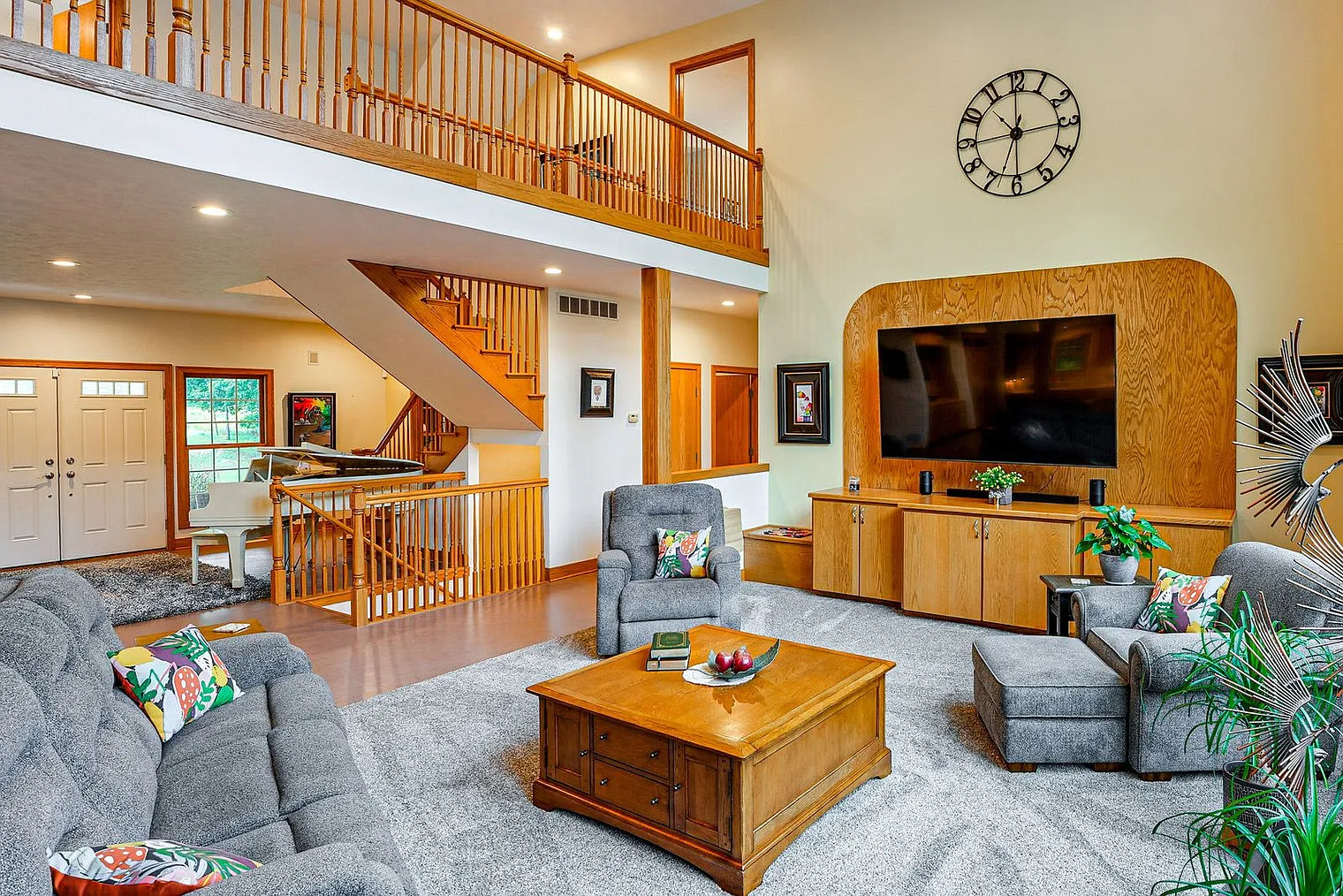 6 bed, 3.0 bath, 5198 sqft, $5,368 — Photo 1